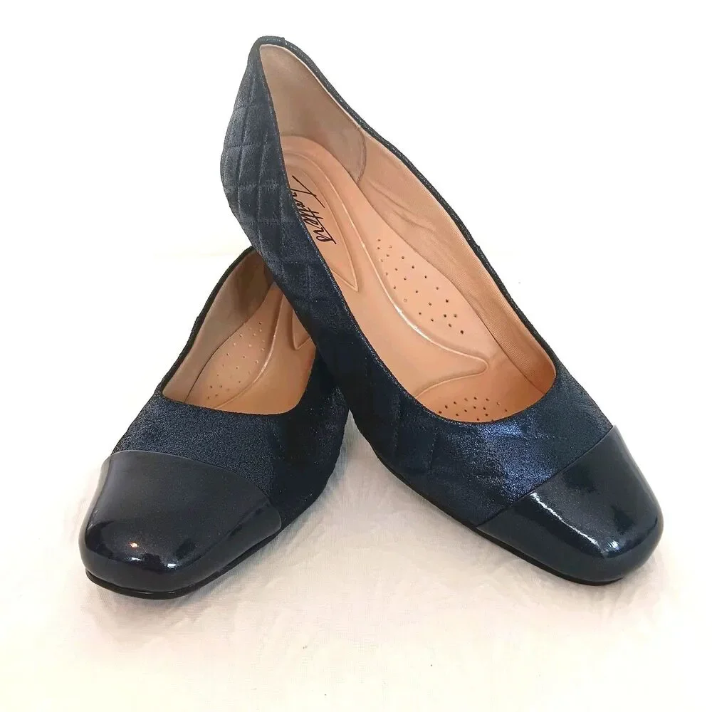 Trotters Metallic Navy Blue Quilted Cap Toe Wedge Pumps Size 9.5M T1653-425